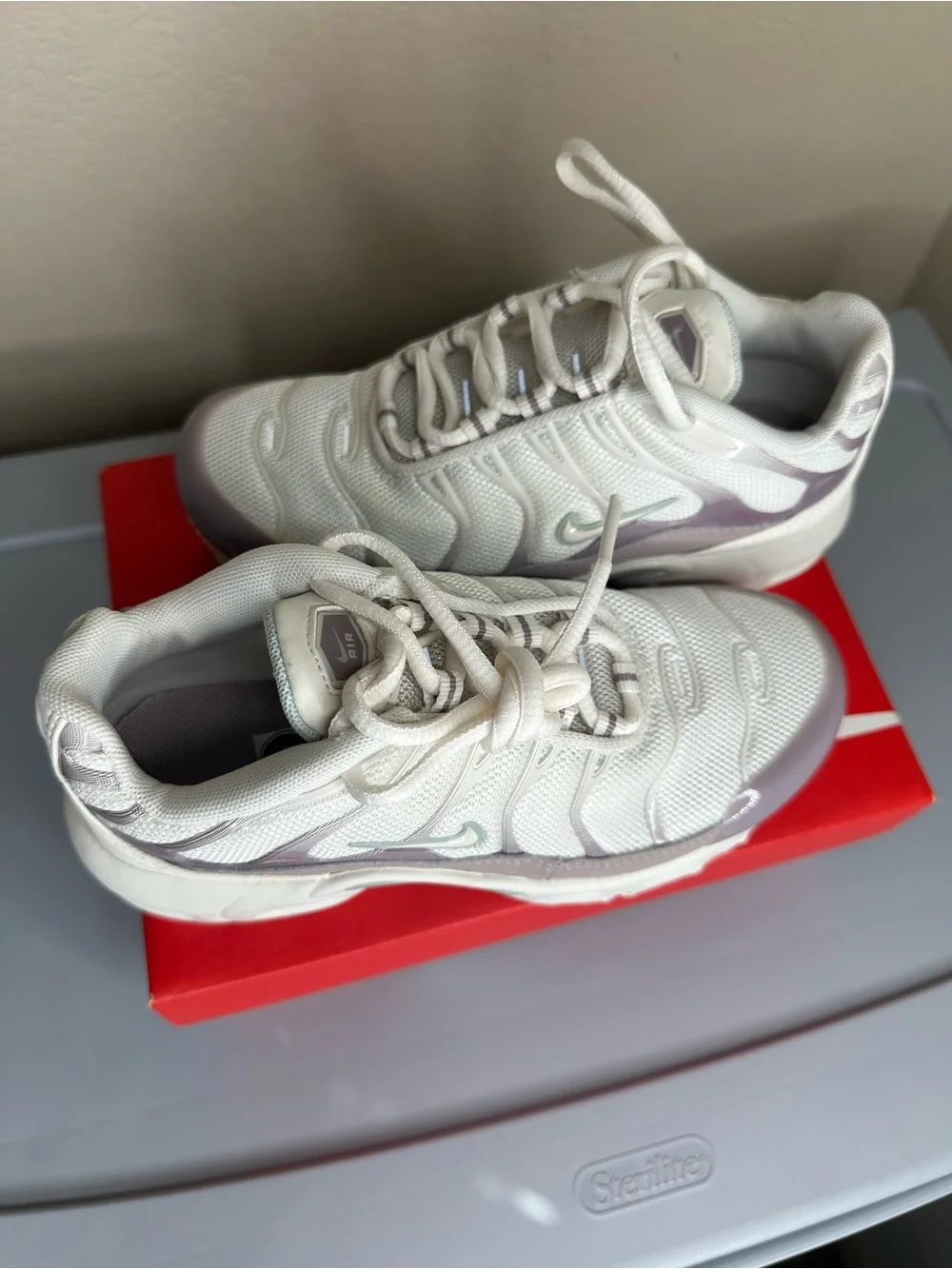 Little Kids Nike White and Lavender Wave-Accent Running Shoes